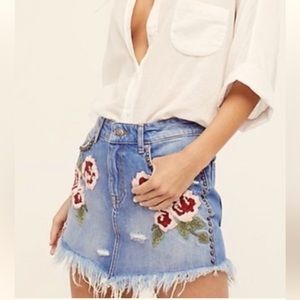 Free People - Womens Embroidered Denim Skirt. Size 24